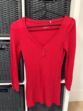 stem Women's Bright Red V-Neck Ribbed Henley Long Sleeve Top